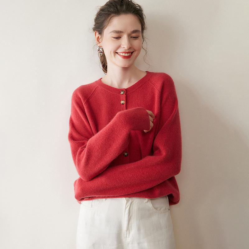 Trustworthy Classic: Women's Round Neck Solid Cashmere Sweater - Soft, Thickened, Single-Breasted Outerwear for Autumn & Winter.