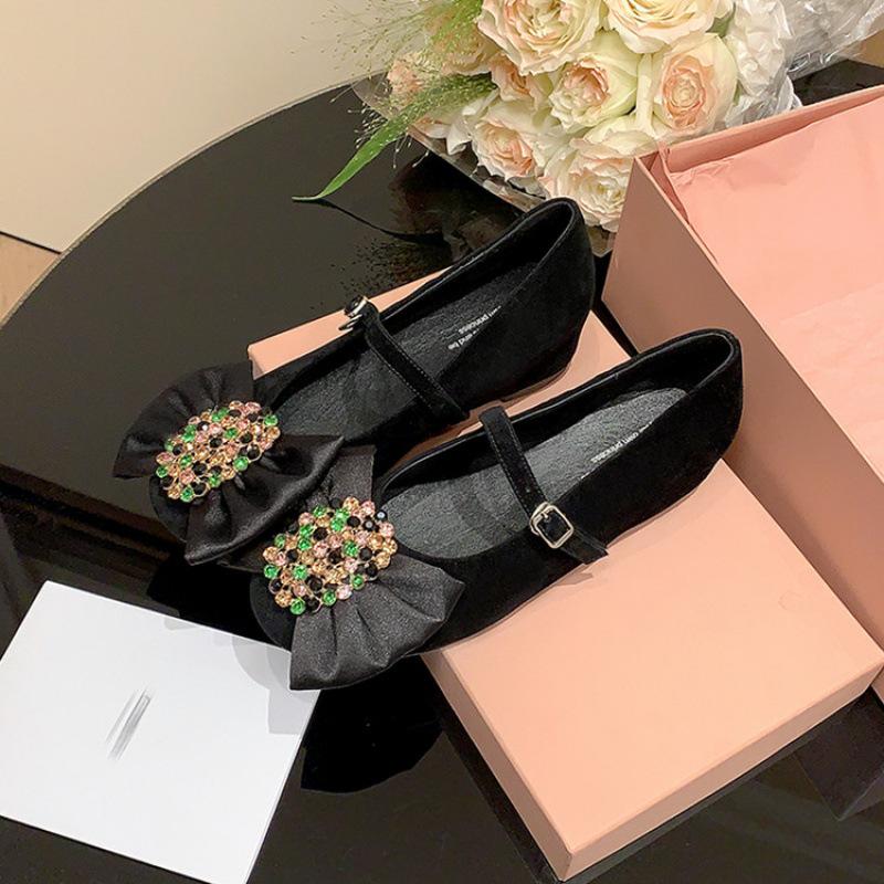 

Новая женская обувь из овчины, повседневная розовая, с сердечком, с круглым носком, на низком каблуке, на плоской подошве, кожаная, удобная, модная, обувь на четыре сезона 39 чёрный