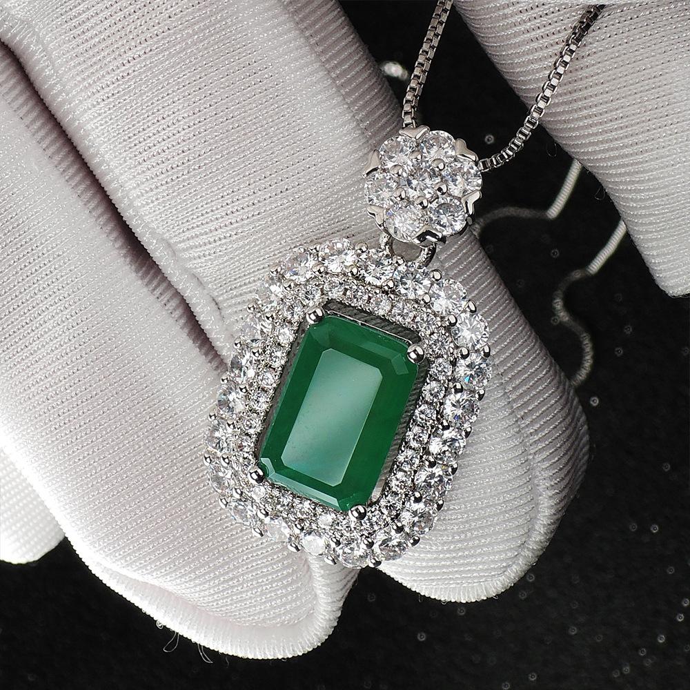 Jewelry Simulation Emerald Colored Treasure Pendant Retro Style Slightly Inlaid Zircon Women'S Necklace Pendant