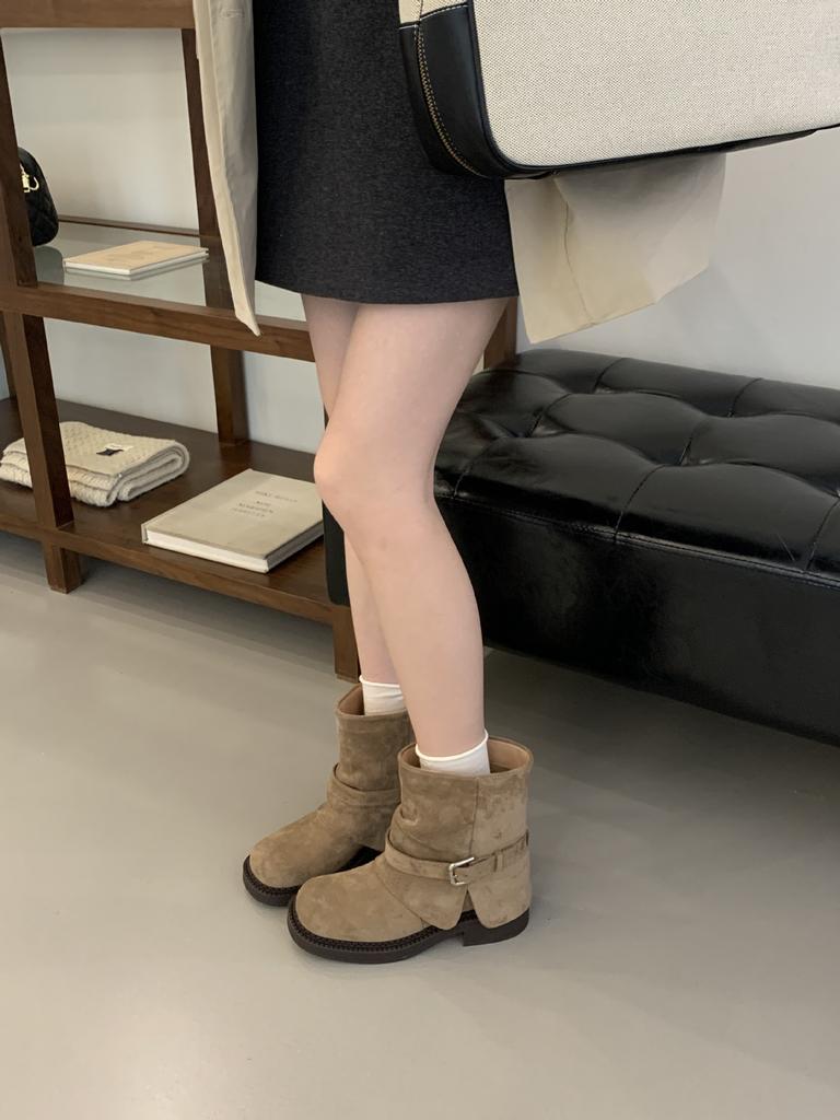 Design Sense 2025 Autumn and Winter New Western Cowboy Boots Women's Square Head Retro Thick Heel Knight Short Boots Women