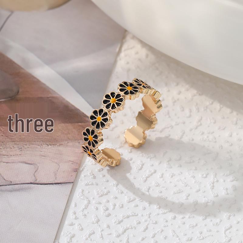 

Комплект сережок-крапель та кільця з ромашками в стилі Морі One Size