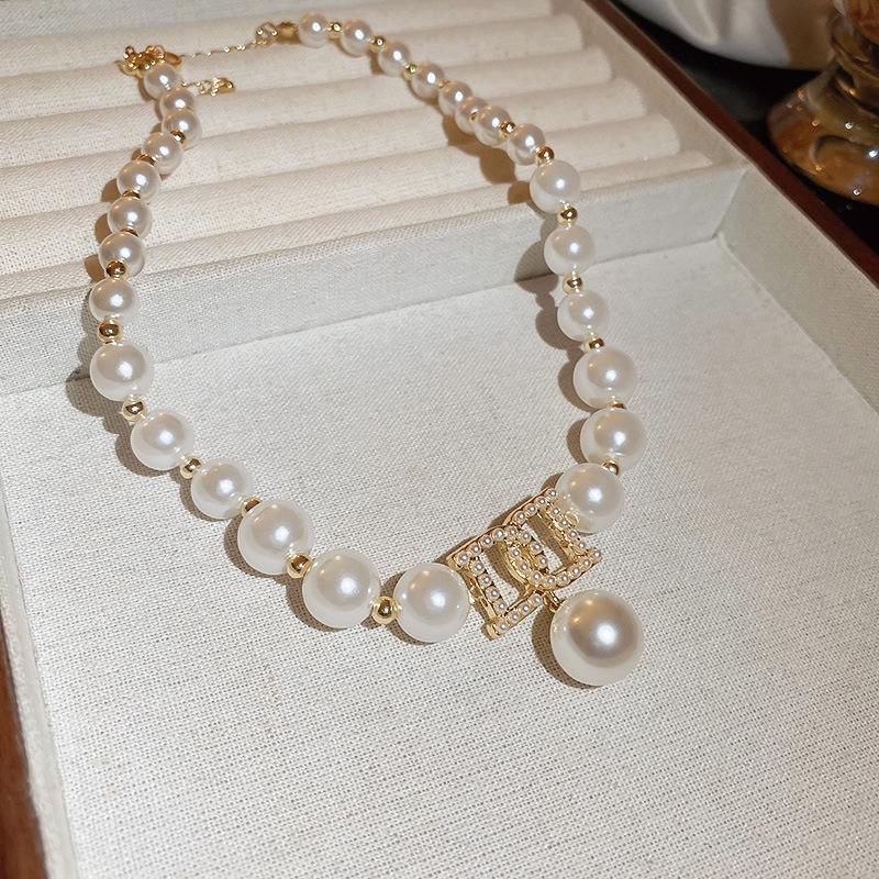 

Pearl Letter D Necklace for Women - Elegant, Versatile Luxury Clavicle Chain, European & American French Bridal Jewelry
