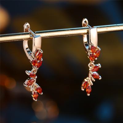 Lindos Pendientes de Aro Pequeños con Piedra de Circonita Roja Estilo Vintage Moda Color Dorado Boda Para Mujeres