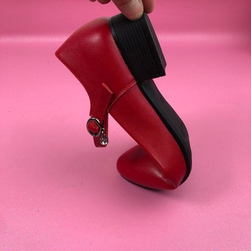 Scarpe da donna alla moda e comode in pelle da primavera e autunno possono essere usate come scarpe da lavoro