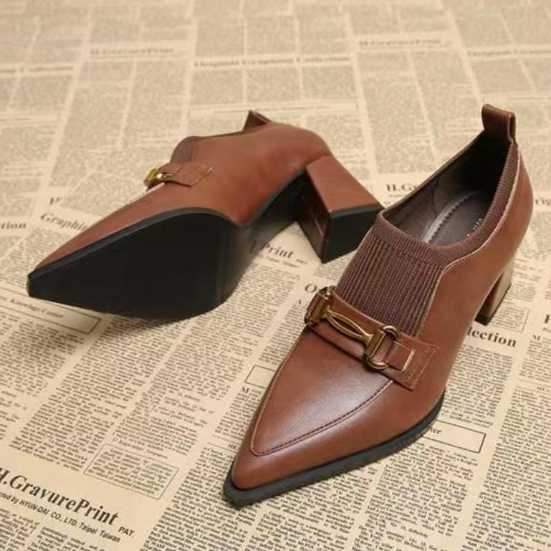 

2025 НОВЫЕ Модные и Горячо Продаваемые Женские Высококачественные Металлические Декорации Квадратный Носок Повседневные Женские Мягкие Туфли 40 коричневый