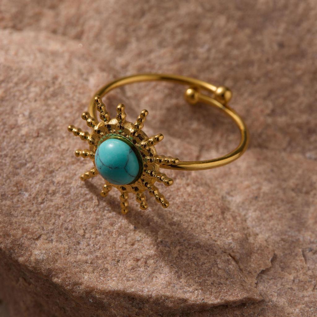 Vintage-Inspired Malachite Sun Ring with Open Design