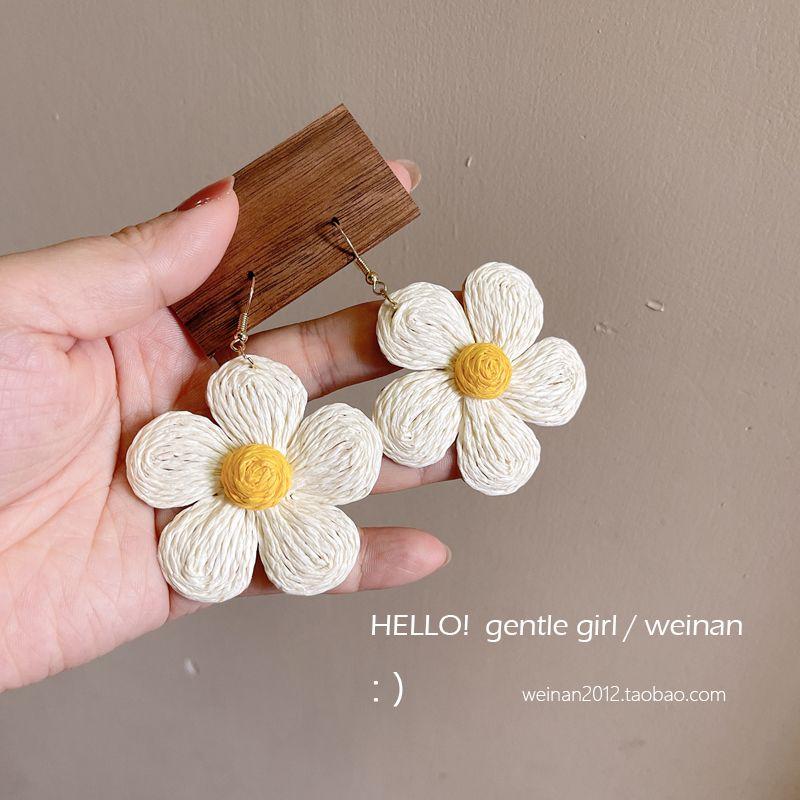 

Straw Exaggerated Vacation Seaside Photo Fresh Large Flower A pair of rice white ear hooks