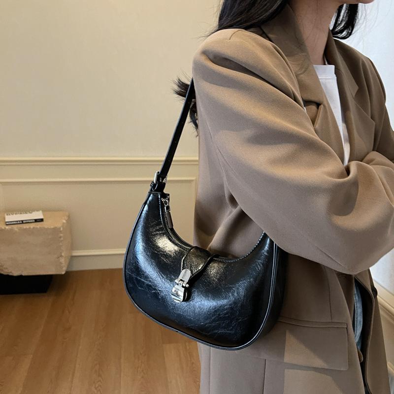 Niche design bag women's spring and summer 2025 new fashion chain shoulder messenger bag high-end underarm dumpling bag