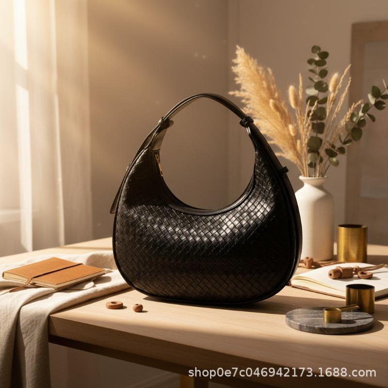 Woven lattice leather new cloud bag, portable underarm bag, one shoulder crossbody women's bag for