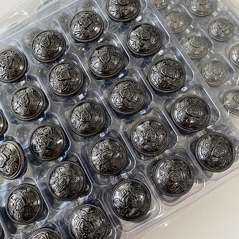 

Yisen ESSTUDIO Шкільна куртка в ретро-студентському стилі з подвійним левом на металевих ґудзиках Model 4# Gun Black 18.0 MM