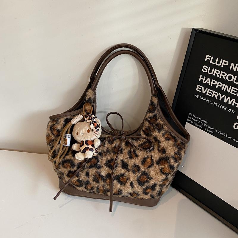 

Women Messenger Bag Retro Plush Leopard Tote Bag New Large-capacity Bow Commuter Handbag Commuter Underarm Bag