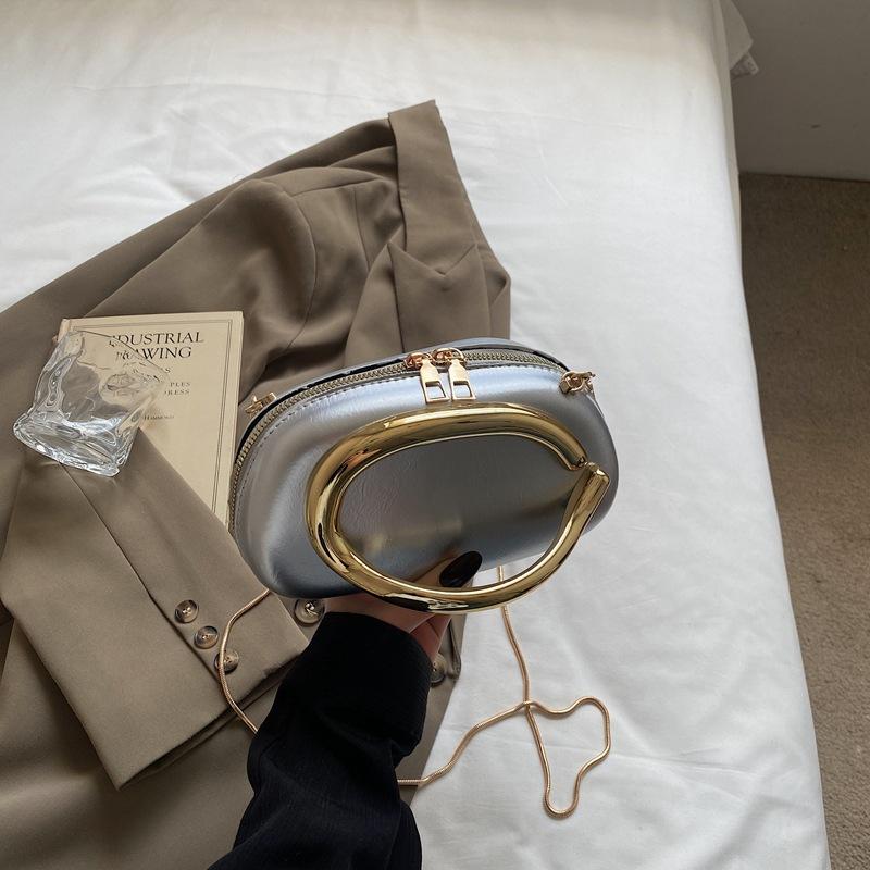 Retro metal chain bag 2026 new fashion pressed shell patent leather shoulder bag simple temperament women's messenger bag