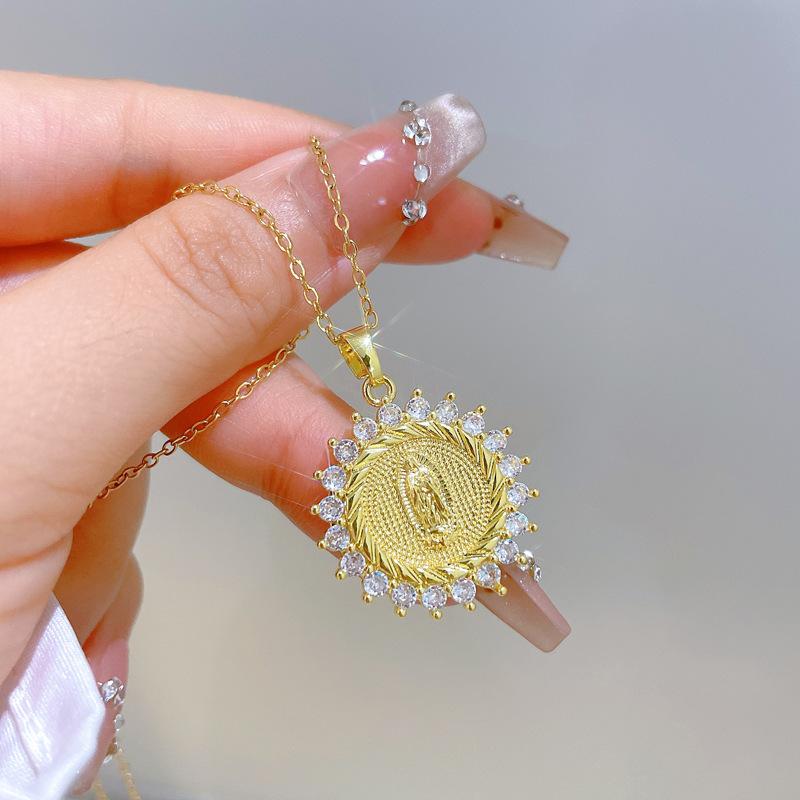 Round Spiral Portrait Light Luxury Temperament Gorgeous Full Diamond Necklace Female Versatile Collarbone Chain Titanium Steel Chain