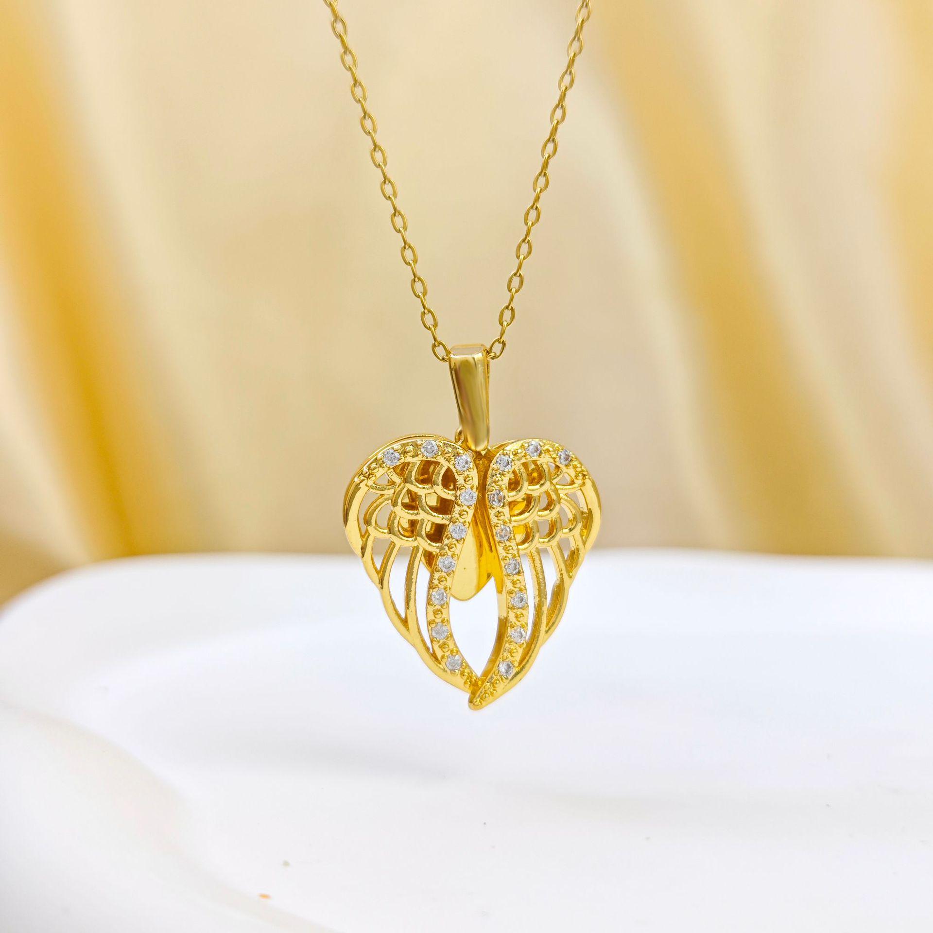 Позолоченная медная цепочка с подвеской в виде ангельских крыльев и золотого персикового сердца с открывающимся кулоном, инкрустированным бриллиантами