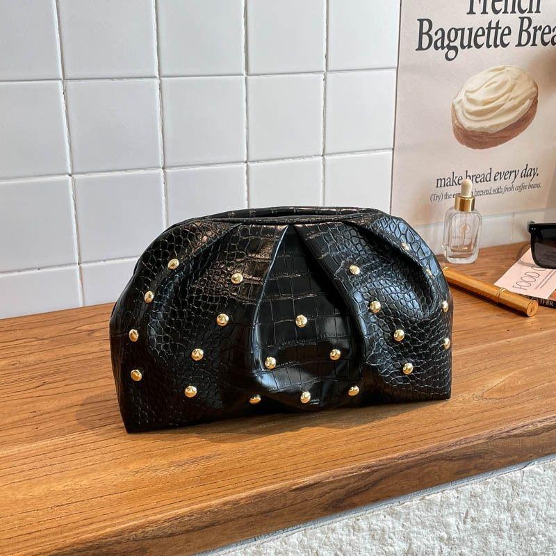 Stylish, simple and versatile cross-border trend, single shoulder oblique span clip bag, mushroom nail chain pleated clutch women's bag