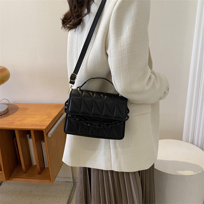 Simple Design Retro Portable Small Square Bag Women's Bag 2025 Autumn and Winter New Chain Bag Shoulder Messenger Bag Diamond Bag