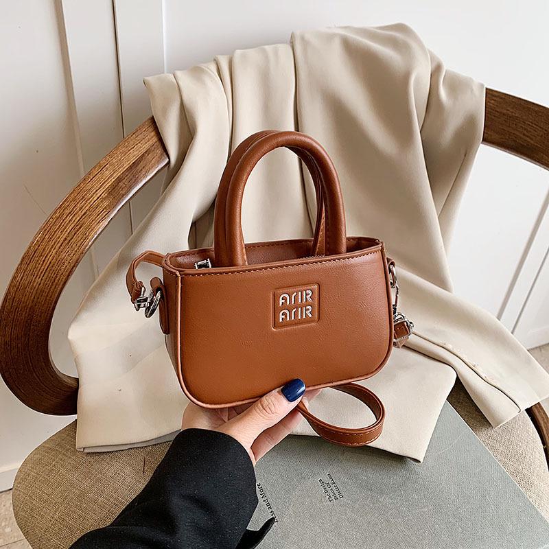 Ретро мини кроссбоди сумка на плечо для девочек Miu Miu с держателем для помады в стиле Чжан Юаньин 1760₽