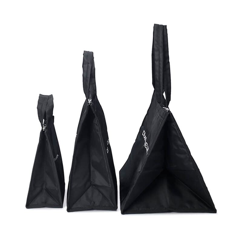 DEAN & DELUCA Cooler Bag, Black, Medium, Insulated Cooler Bag with Zipper, Compact, Perfect for Lunch Boxes