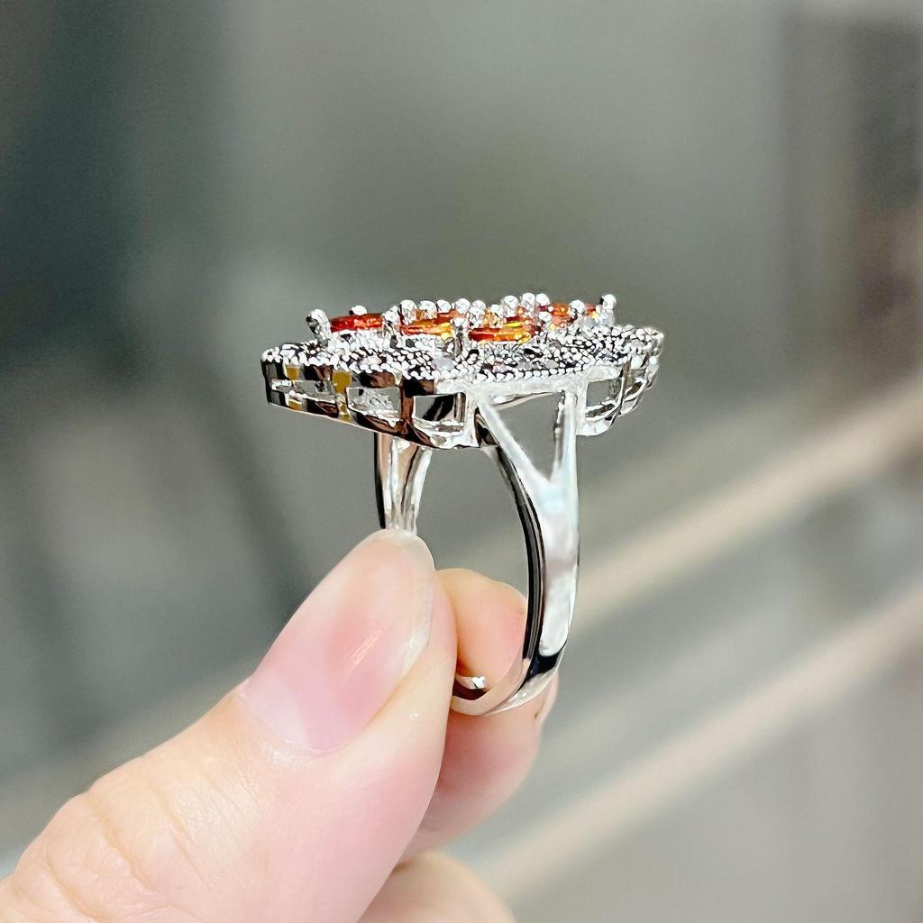 Elegante Anello Retro in Argento Thailandese con Granato Nero e Zirconi