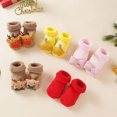 Neugeborenes Baby Weihnachtsstrümpfe Kinder Bodenstrümpfe mit niedlicher Puppe für Mädchen Jungen Rutschfeste Baumwolle Säugling Kurze Socken Kleidung