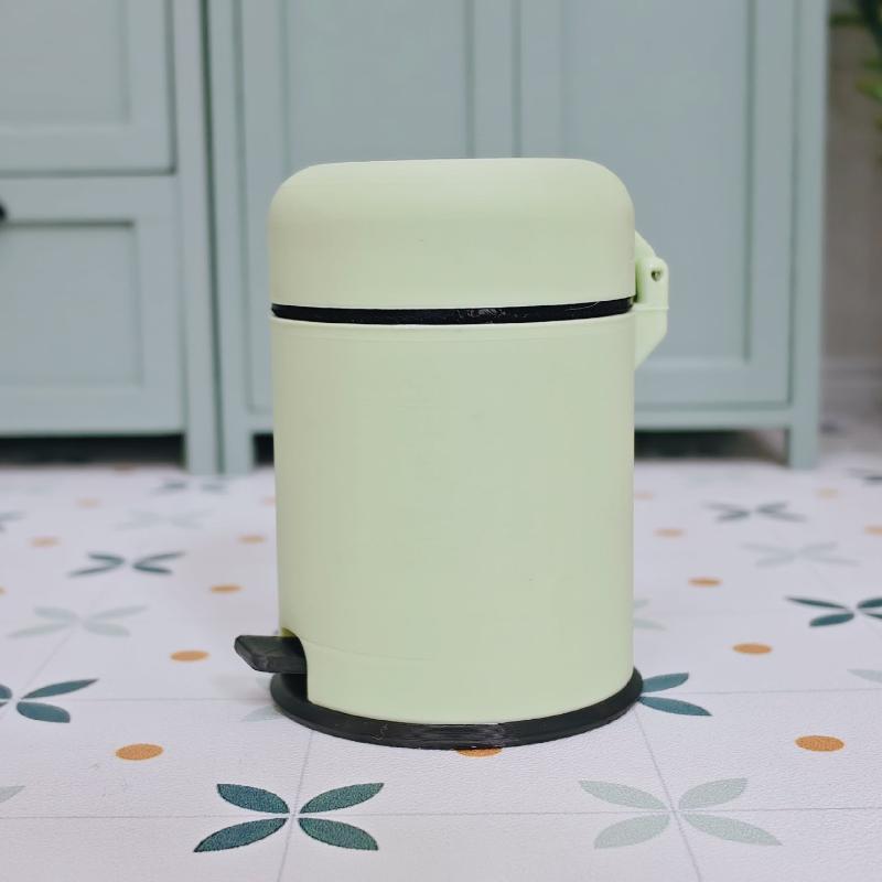 

[J] Miniature Garbage Can Ornament 1/12 Dollhouse Miniature Foot-operated Trash Can Model Miniature Furniture Scene Decor