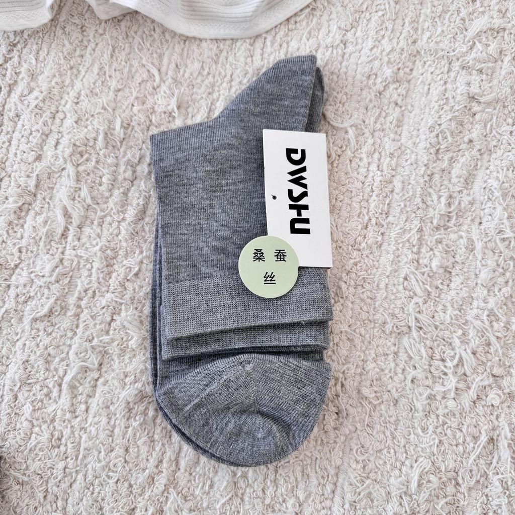 Mulberry Silk Breathable And Boneless Solid Color Simple Mid-Leg Socks Breathable And Sweat-Absorbing Thin Curled Women
