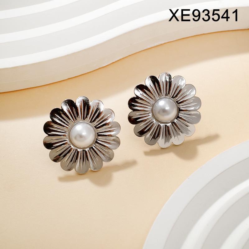 18K Gold Plated Titanium Steel Pearl Flower Earrings