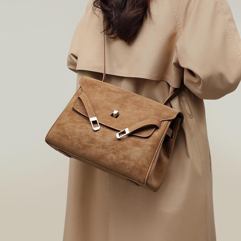 Autumn and winter new matte texture messenger bag workplace commuting large capacity shoulder bag retro messenger bag