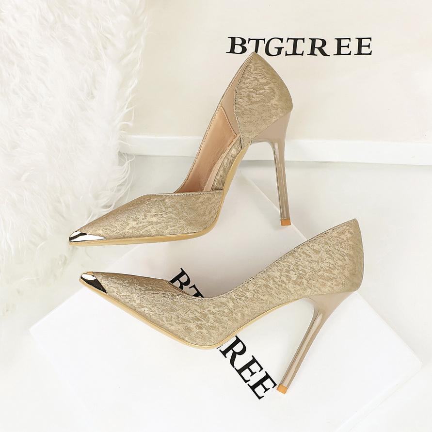 Spitze, spitz zulaufende, flache, ausgehöhlte High Heels für Damen, dünne Absätze, dekorative Metallsilberschuhe