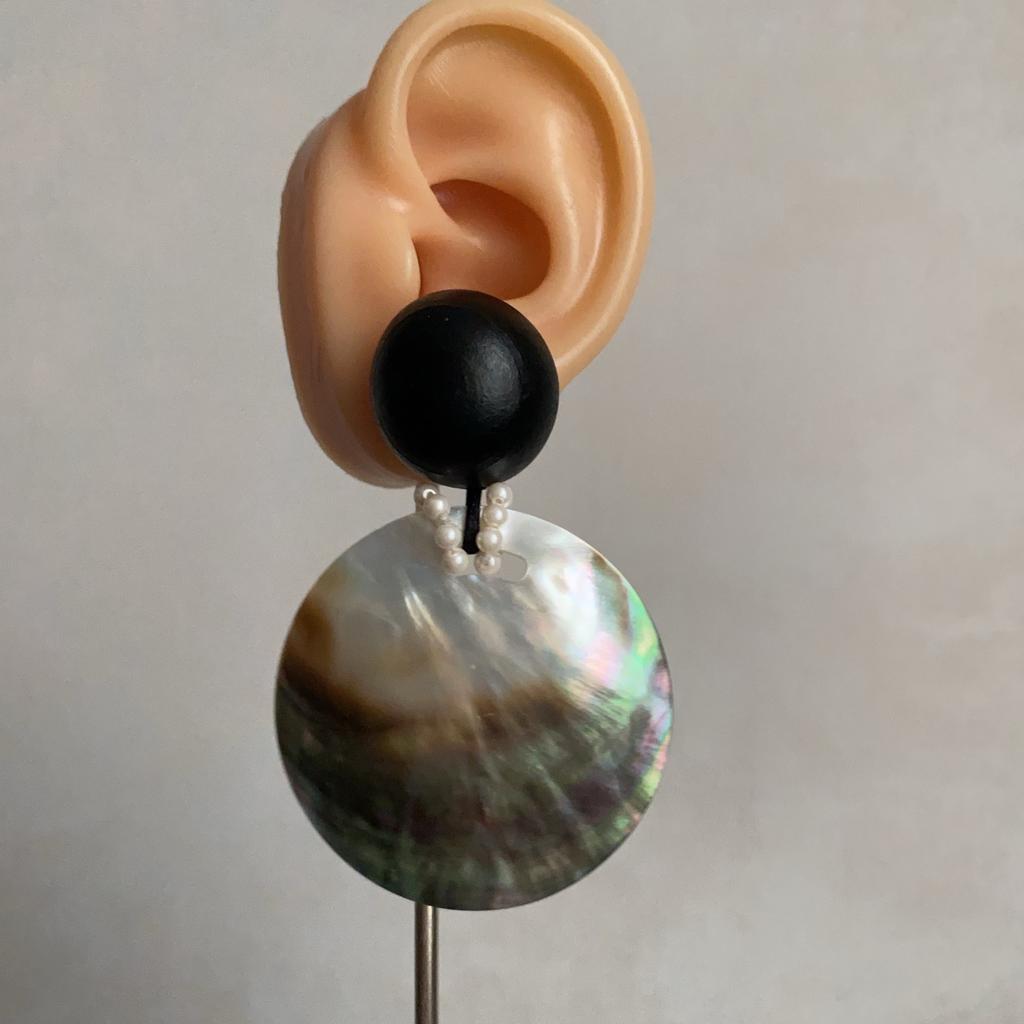 Colorful Natural Pearl Shell Earrings Light Luxury Natural Texture Earrings Fashion Premium Commuter Personality Daily Earrings