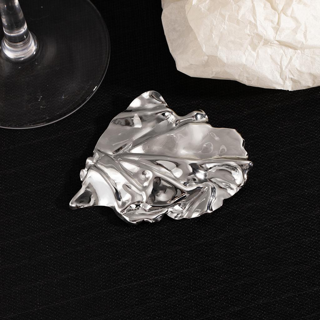 Metal Style Fashion Temperament Brooch Irregular Pleated Texture Brooch Temperament Fashion Design Corsage