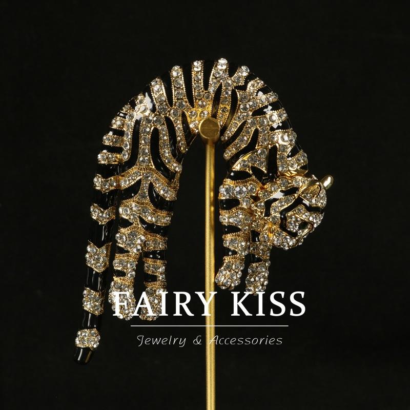 Broche Tigre Indústria Pesada Esmalte Banhado a Diamante Ouro Real Ouro Preto Design Animal Artístico Broche