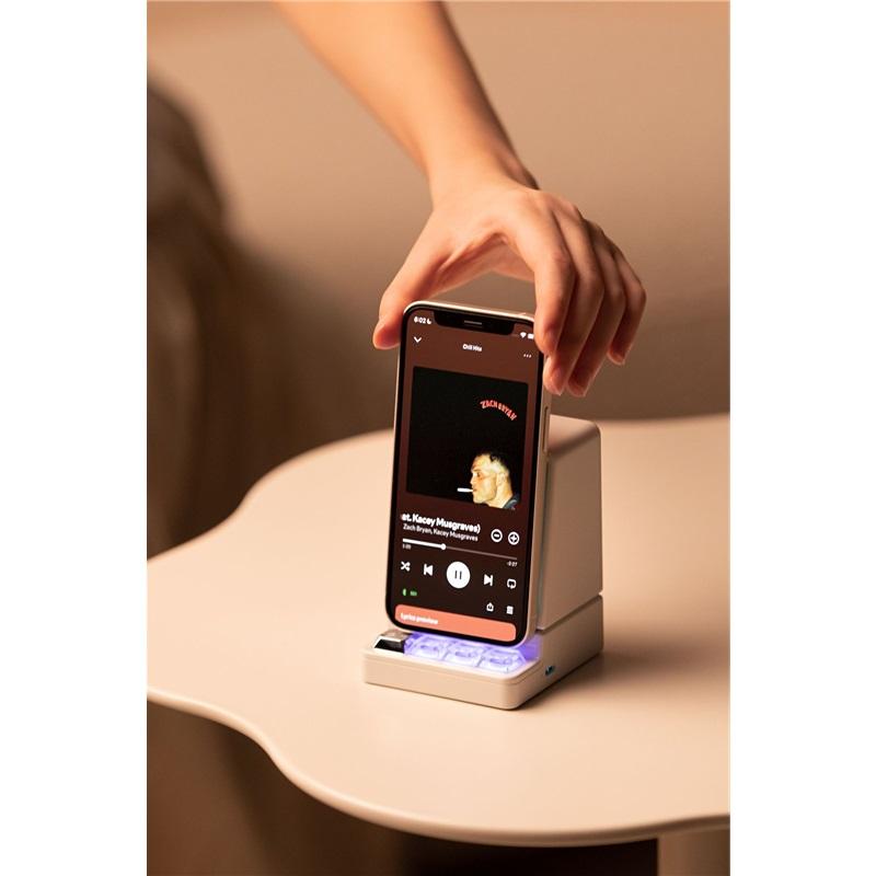 Portable Classic Computer Style Bluetooth Speaker Compact Design Quality Sound Wireless Connectivity Retro Aesthetic Ideal For Home Office Or Travel