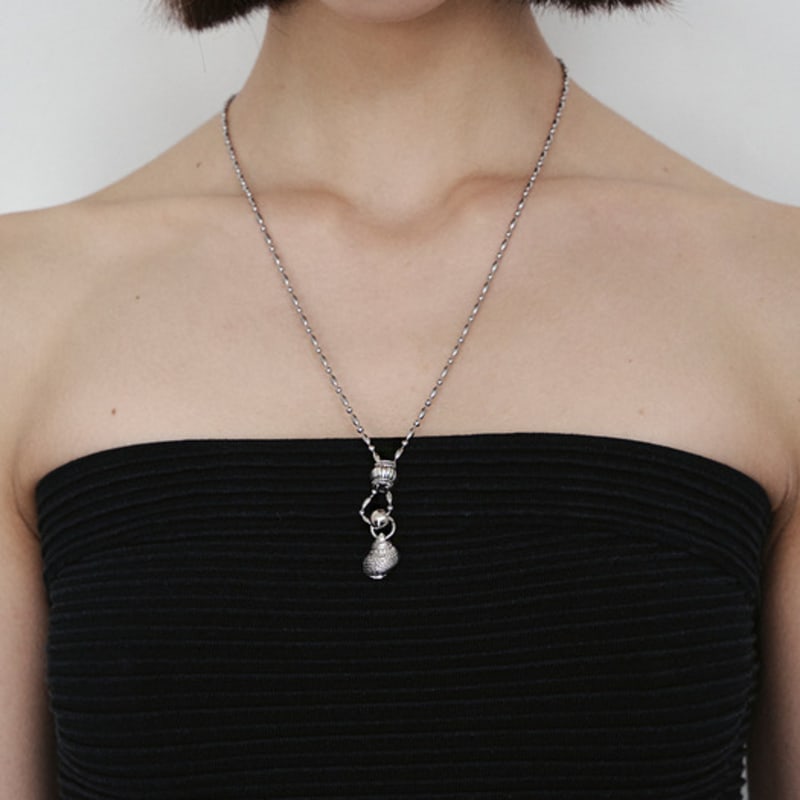 Dazzling Club Metalic Shell Necklace