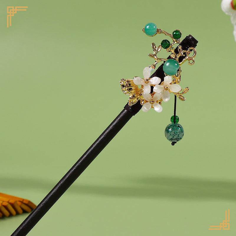 Ancient Style Magnolia Hairpin Artificial Transparent Glass Flower Tassel Hair Stick Wooden Simple Updo Hairpin New Year Gifts
