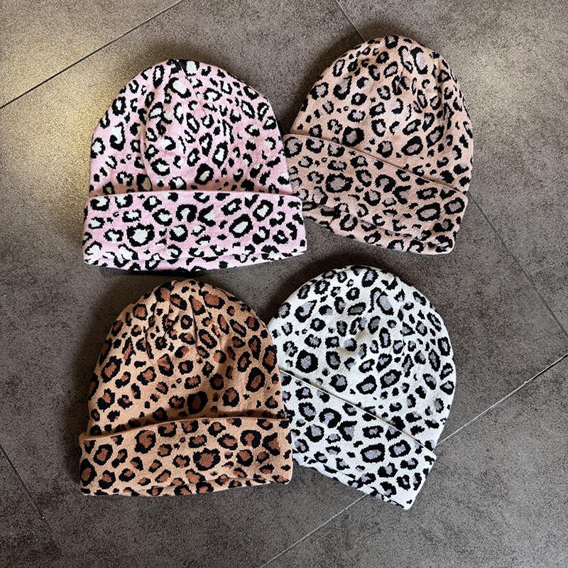 Knit Hat Fashion With Leopard Print Design Suitable For Daily Seasons Cold