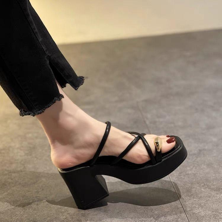 Pantoufles à talons hauts tempérament magnifique pour femmes été port extérieur à la mode nouveau haut de gamme sandales de mode à talons épais