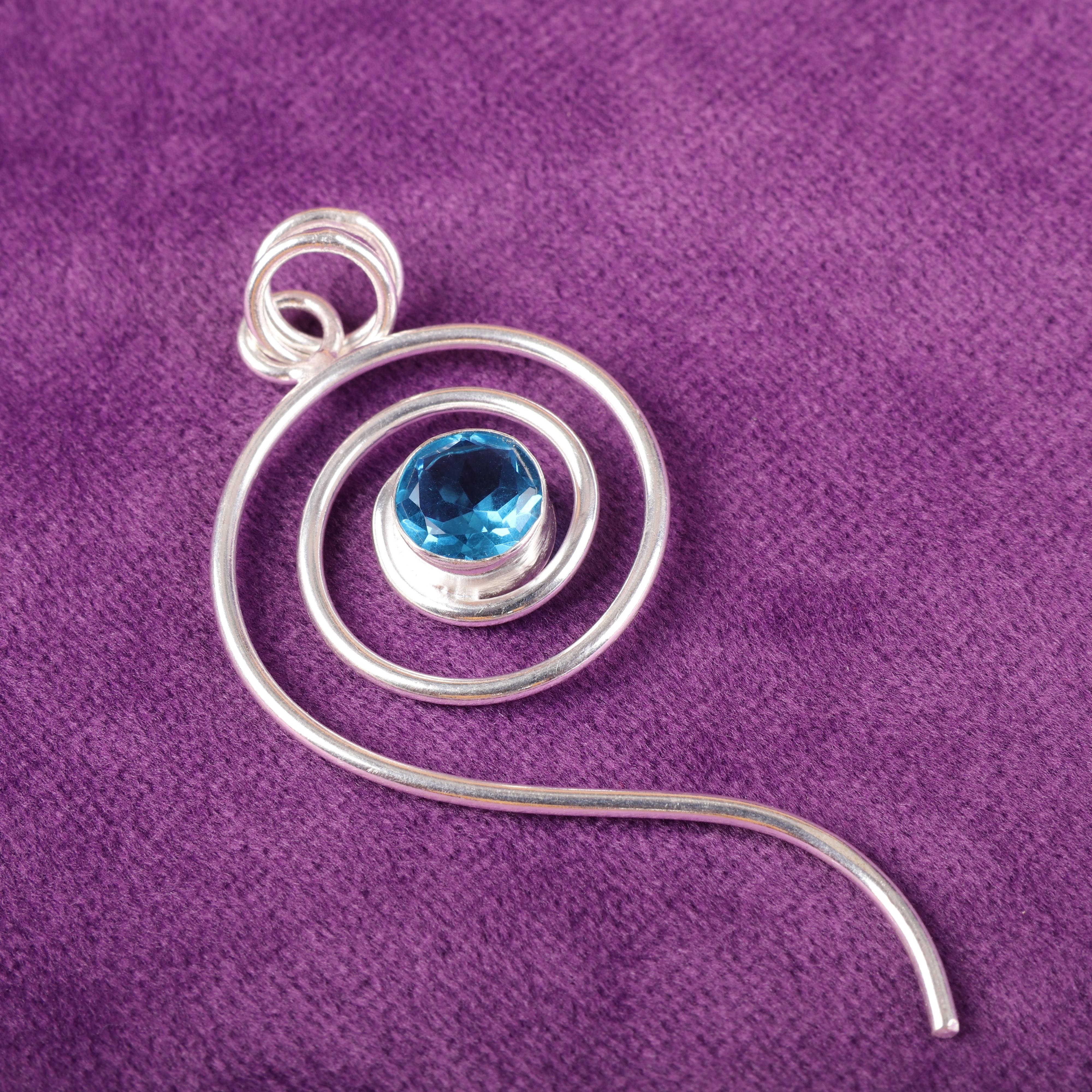 

Украшение из швейцарского голубого топаза, подвеска с драгоценным камнем, подвеска из 925 пробы стерлингового серебра, ювелирное украшение ручной работы, серебряное украшение для подарка 2.57 Inches синий