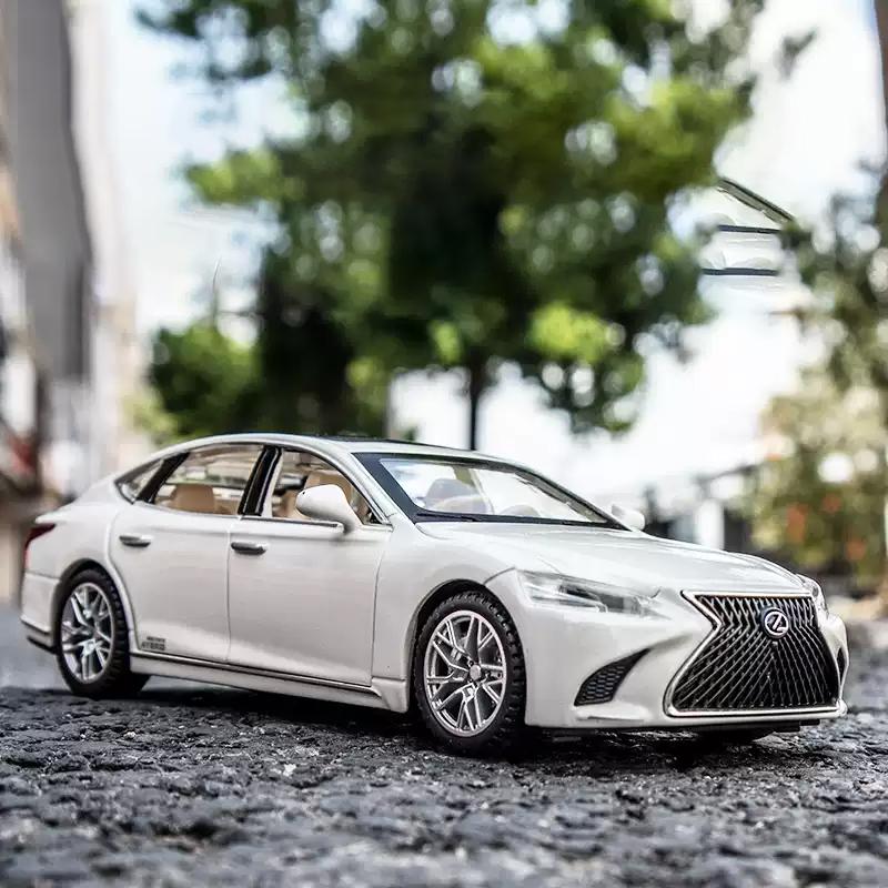 1/32 Alloy Die-cast Lexus LS500 Car Model Simulation Sound and Light Sedan Children's Toys with Base Ornaments Gift