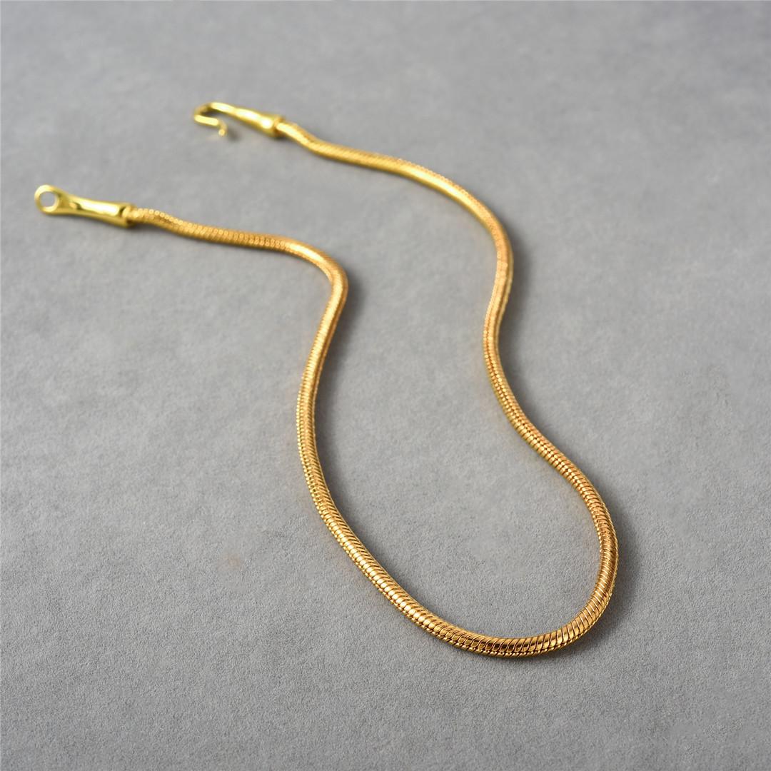Простая Личность Уникальная Змеиная Кость Цепь Медь Покрытая 18K Настоящее Золото Цепь на Ключицы Нишевый Дизайн Темперамент Универсальное Ожерелье