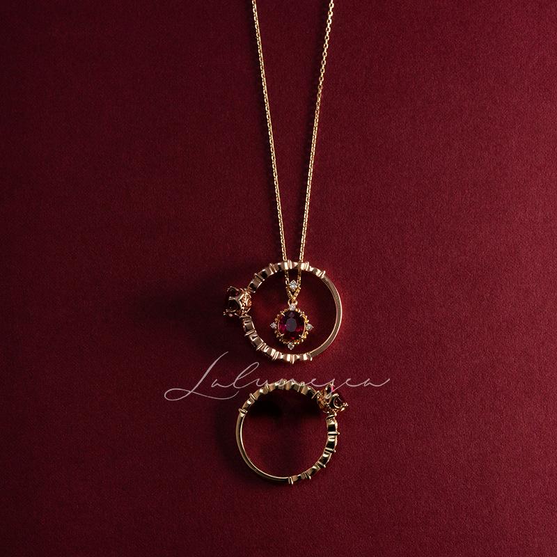 

Рубиновое ожерелье. Изысканный простой универсальный кулон с цирконом в стиле ретро.