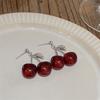 Roter Acryl Kirsch-Hängeohrring Einfache Legierung in Silberfarbe Ohrringe für Damen Retro Schmuck Mode Party-Accessoires
