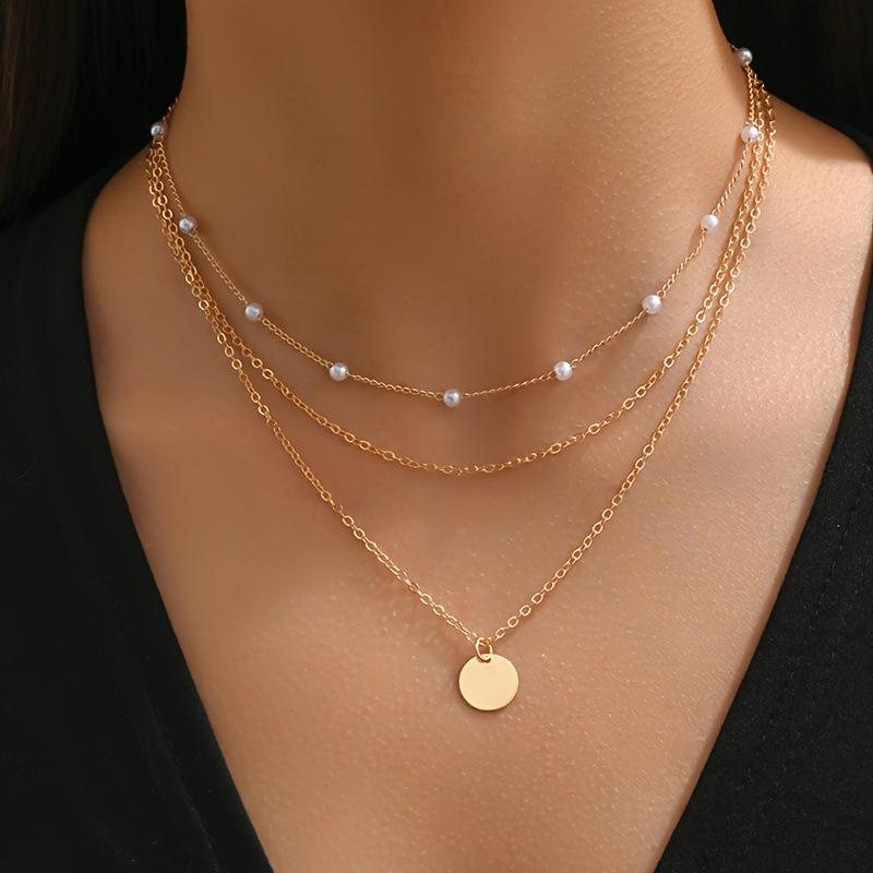 Women Retro Fashion Pearl Round Pendant Clavicle Chain Alloy Necklace