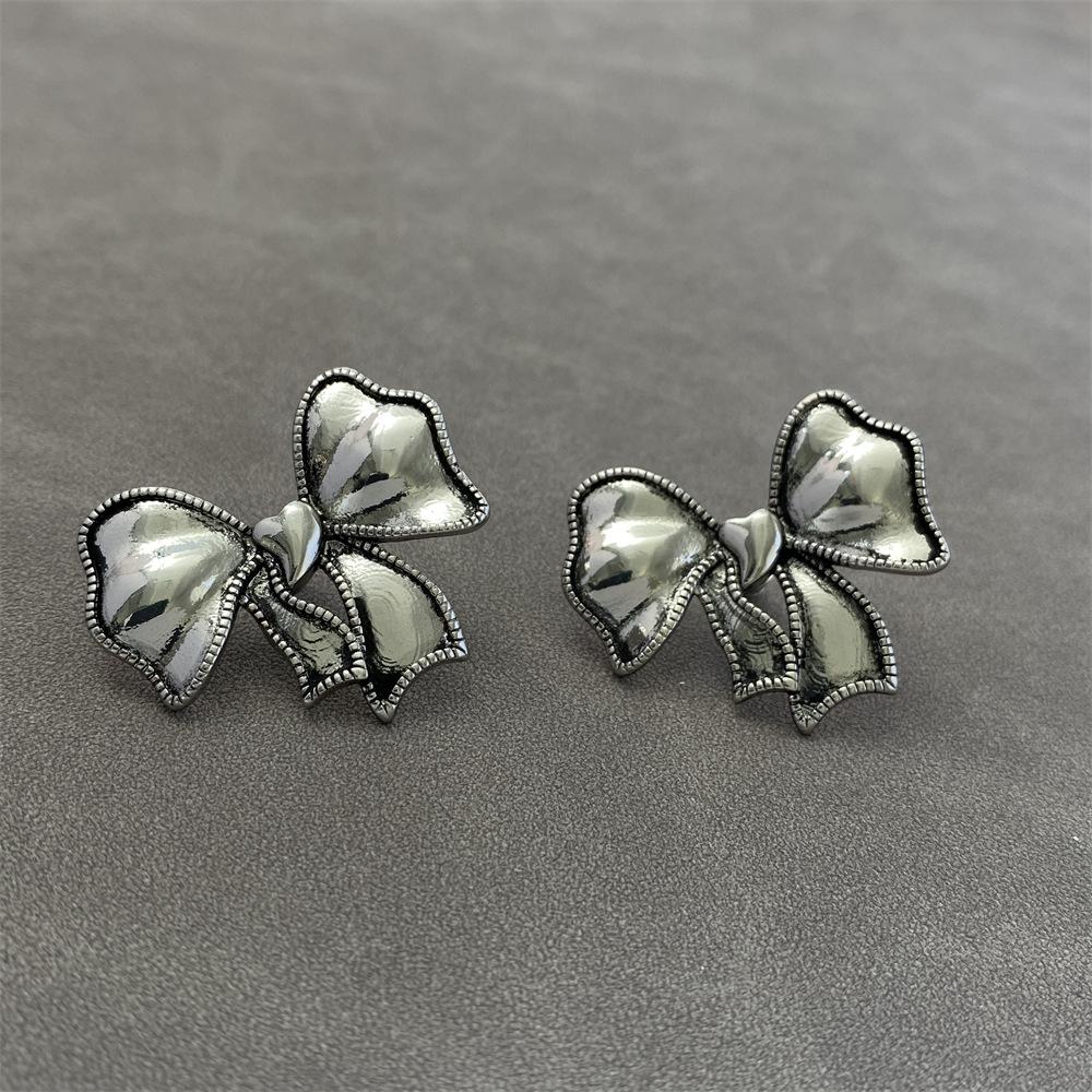 

Same Style Baebae Bow Heart Earrings: Sweet, Cool, and Trendy Studs for Women