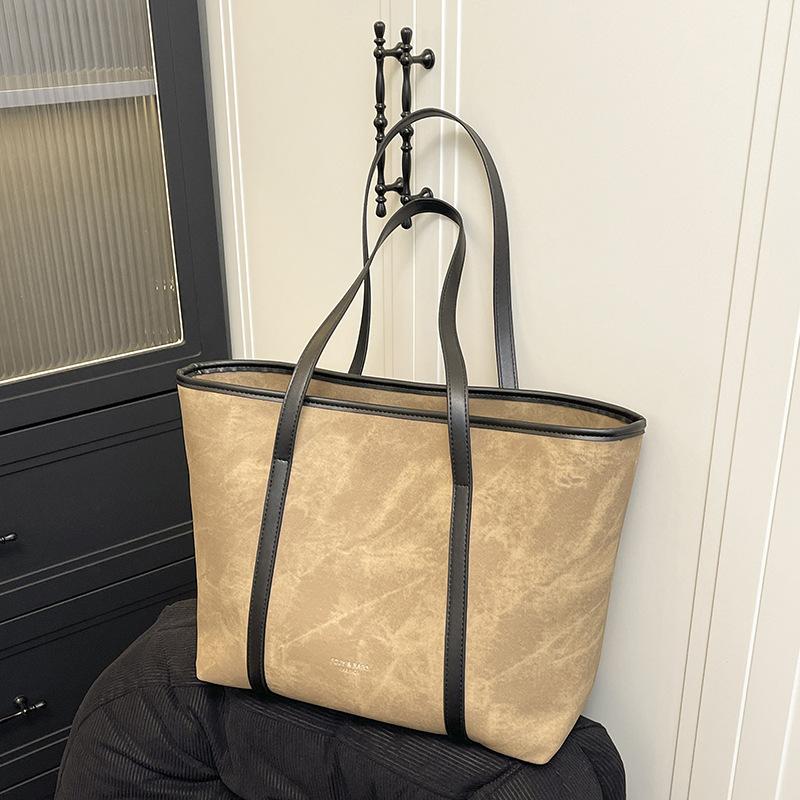 Fashion and leisure shoulder tote bag women's large-capacity autumn and winter versatile high-end commuter armpit bag