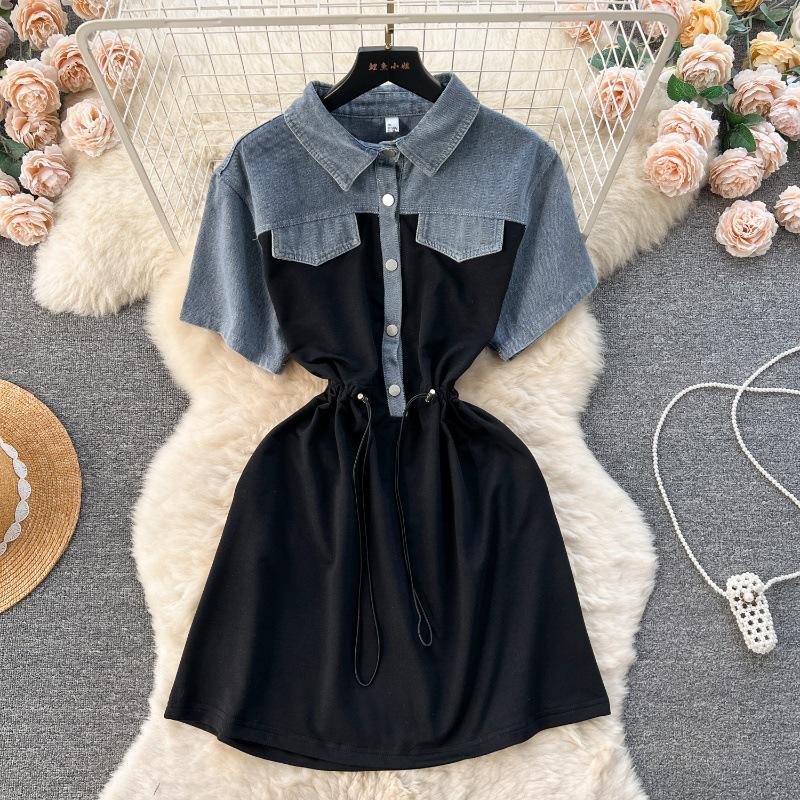 

Джинсовое платье из двух частей для весеннего отдыха и отпуска с короткими рукавами в стиле пэчворк и поясом на шнуровке Платье в уличном стиле One Size синий/чёрный