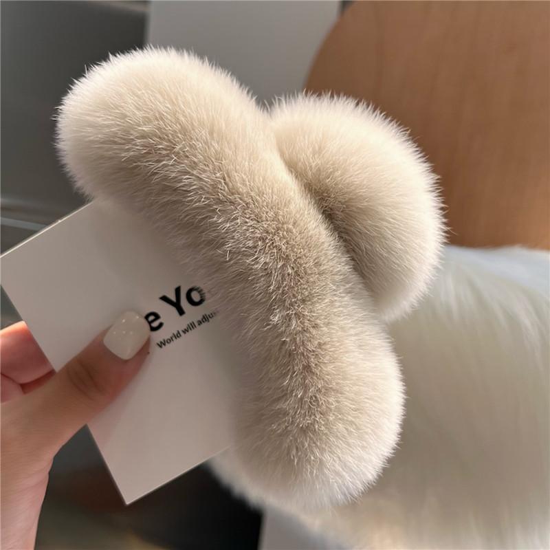 Nieuwe Winter Nepbont Haar Klauw Elegante Acryl Haarspelden Pluche Haar Clip Barrette Krab Hoofddeksels voor Vrouwen Meisjes Haaraccessoires