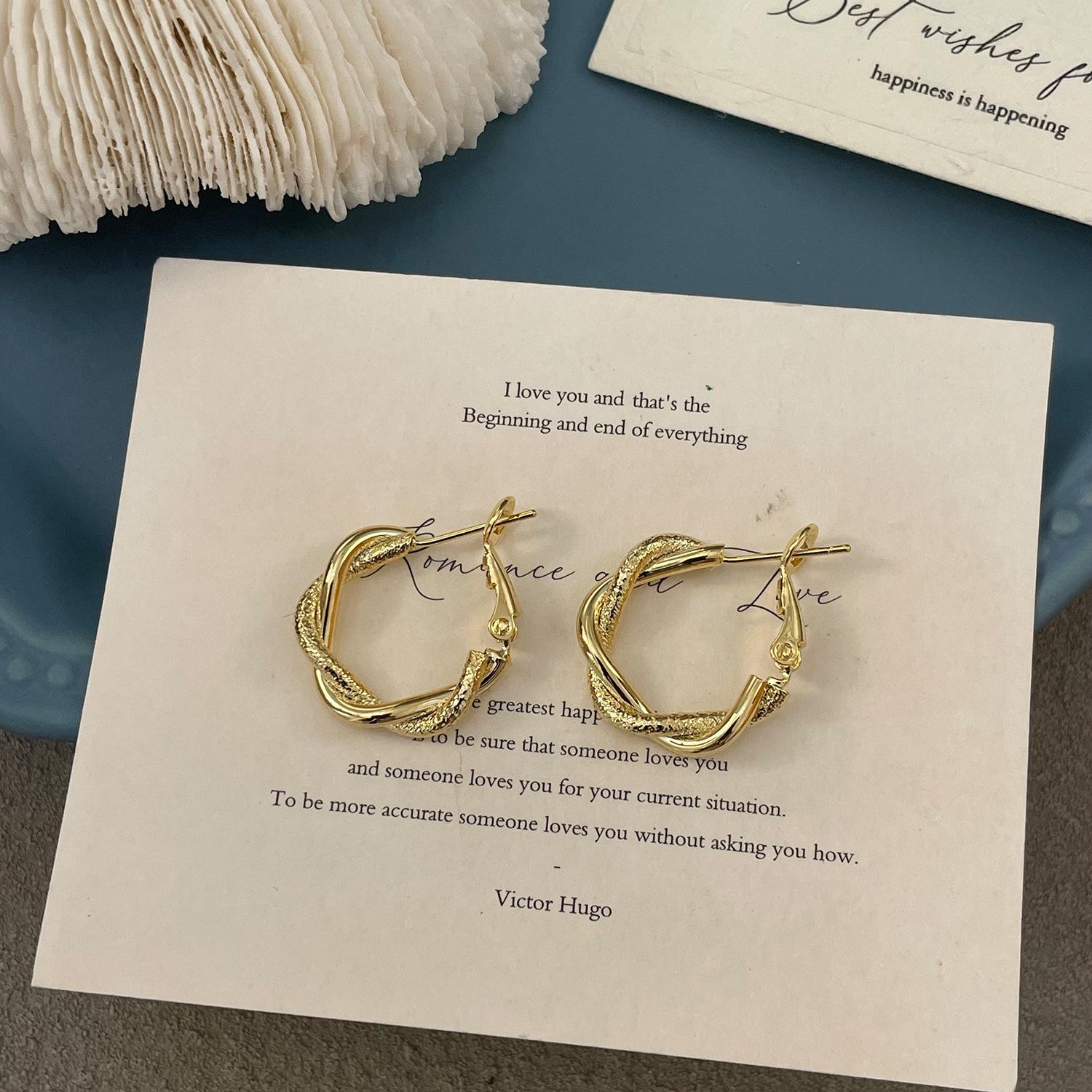 New Twisted Braided Hoop Earrings - Elegant, Fashionable, Luxurious, Unique and Versatile Accessories 2cm золотой