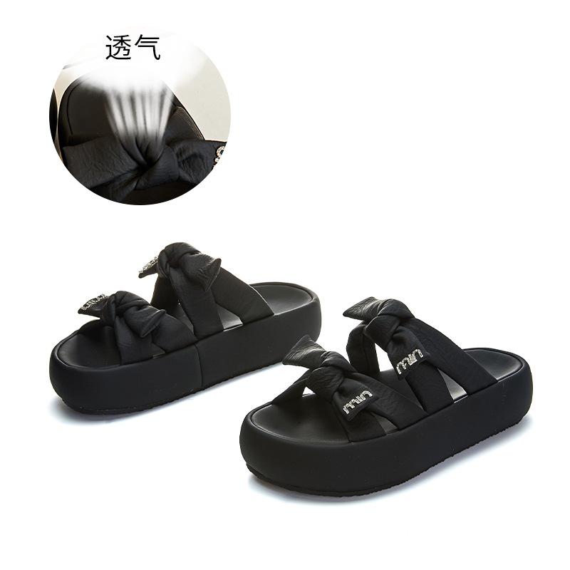 

Боу наступая на дерьмо тапочки фея фея ветер 2025 лето универсальные сандалии на одном слове толстая подошва приморский пляж сандалии 35 чёрный