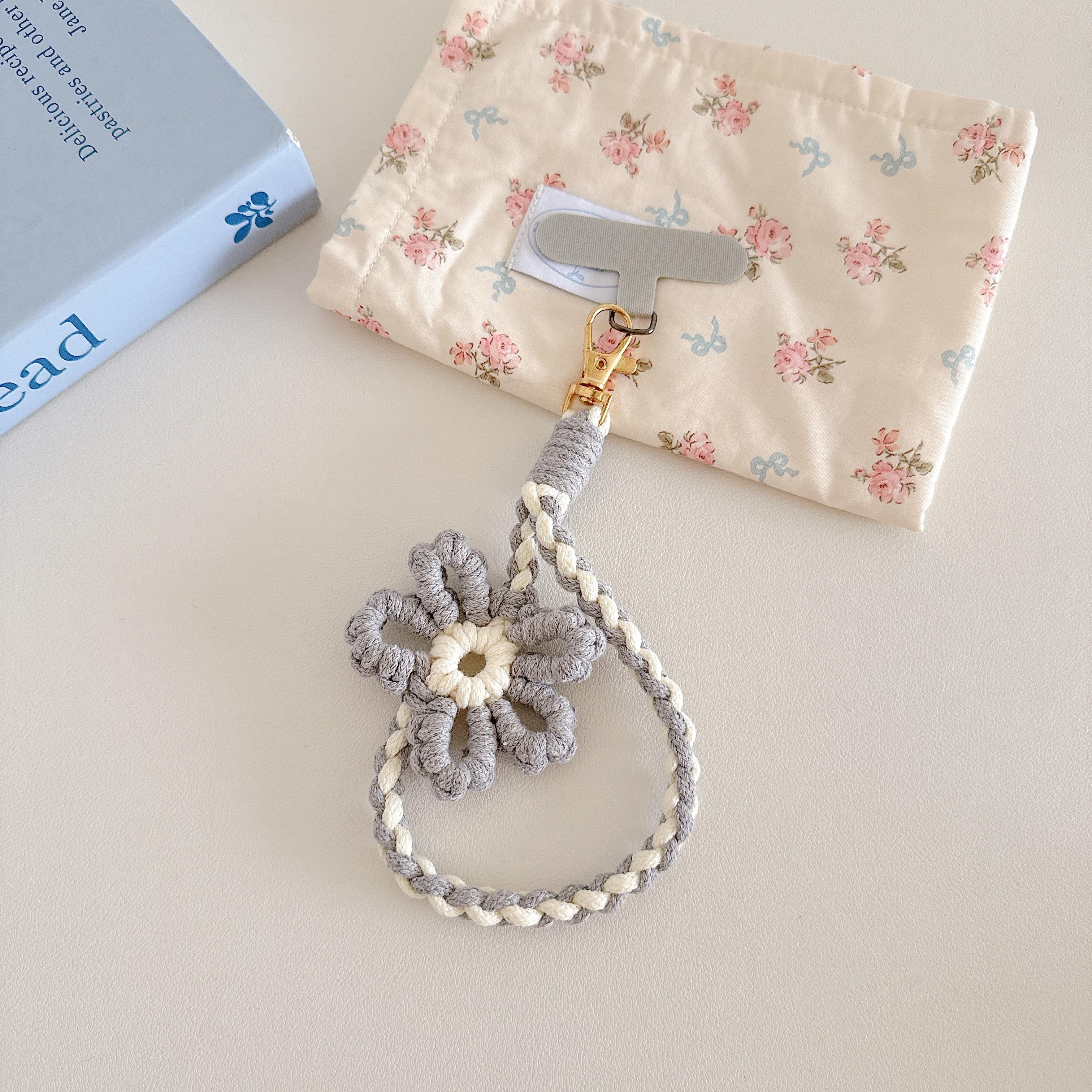 

Ins Knit Colorful Flower Short Lanyard for Mobile Cell Phone Hand Wrist Strap Double Color Contrast Universal Rope Accessories